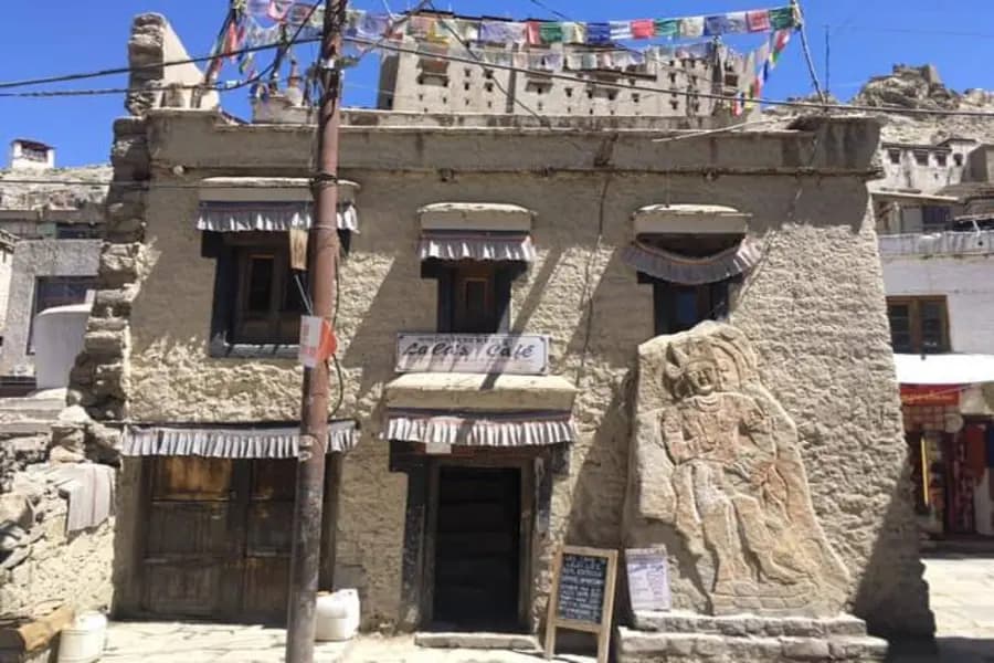 Hangout at Lala’s Art Cafe