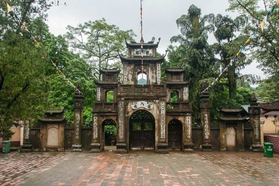 The Perfume Pagoda