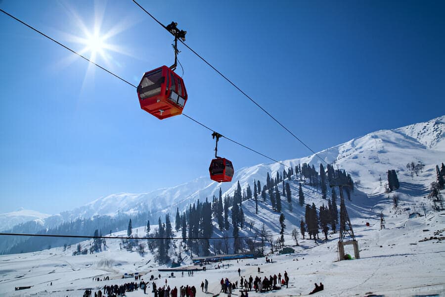 Gulmarg Honeymoon Trip: Your Romantic Escape Awaits