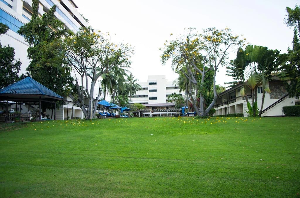 Nautical Inn Hotel