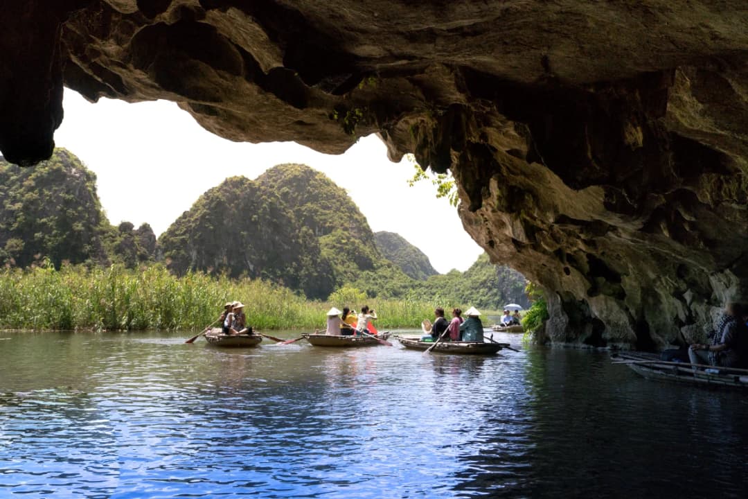 Luon Cave kayaks