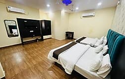 Hotel S V Grand 