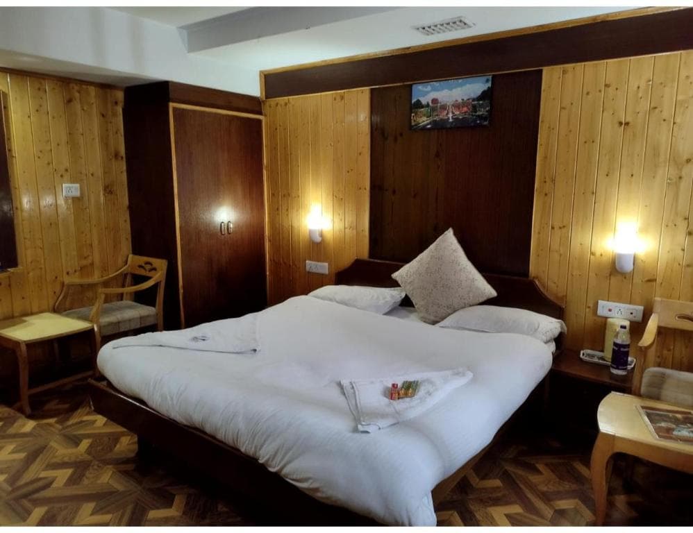 Fluorescence Hotel And Restaurant Gulmarg J & K