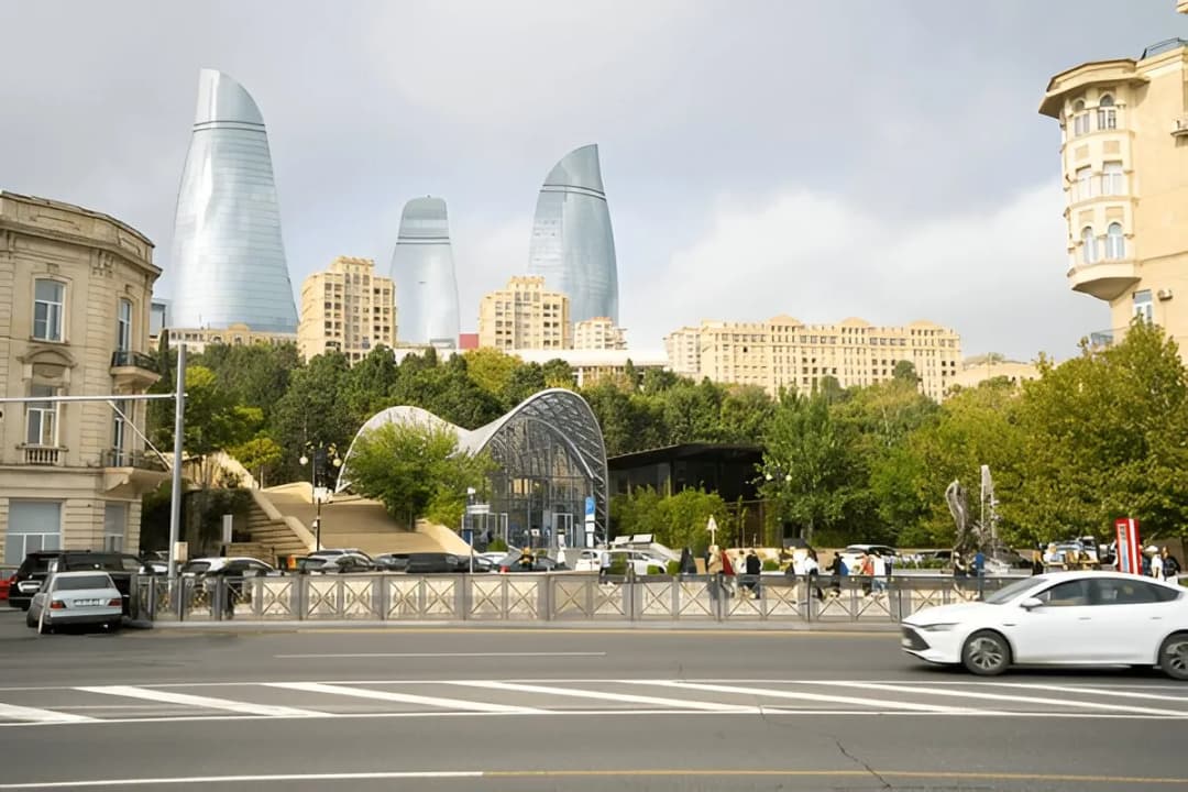 Cafes & Street Food Stalls