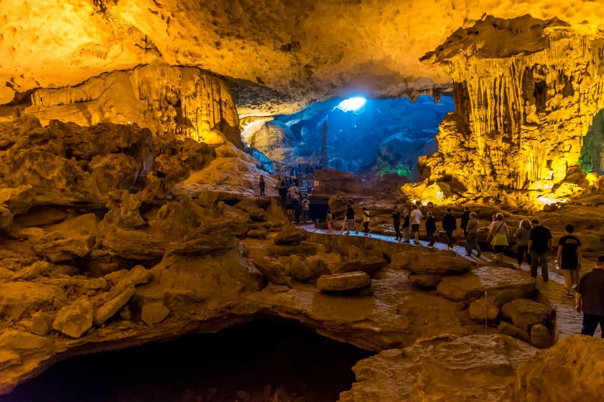 Hang Trinh Nu Cave
