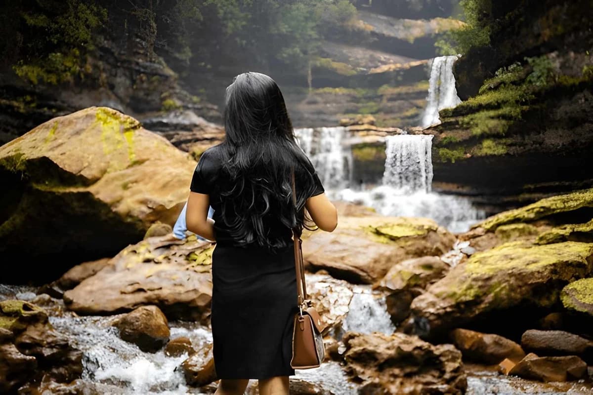 Tuorist enjoying the view in front of wei sawdong waterfall