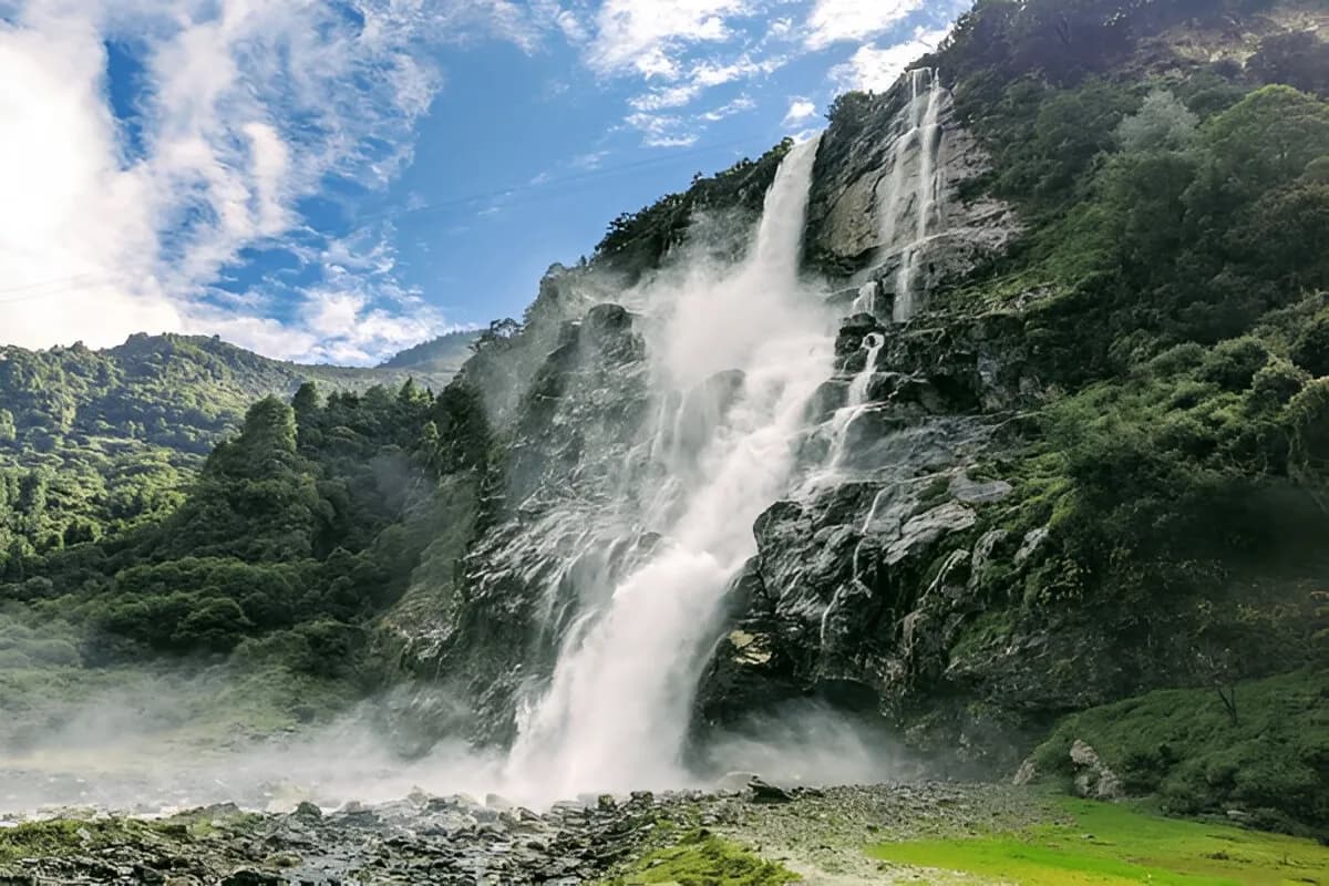 Nuranang Falls