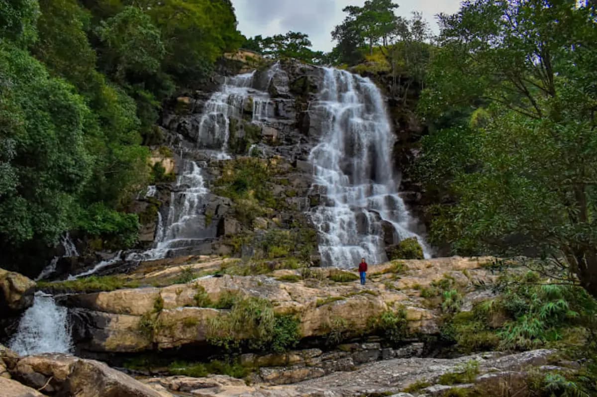 Tyrshi Waterfall View