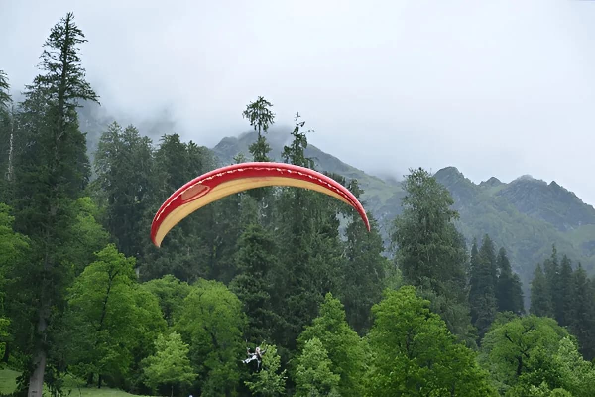 Paragliding in Manali