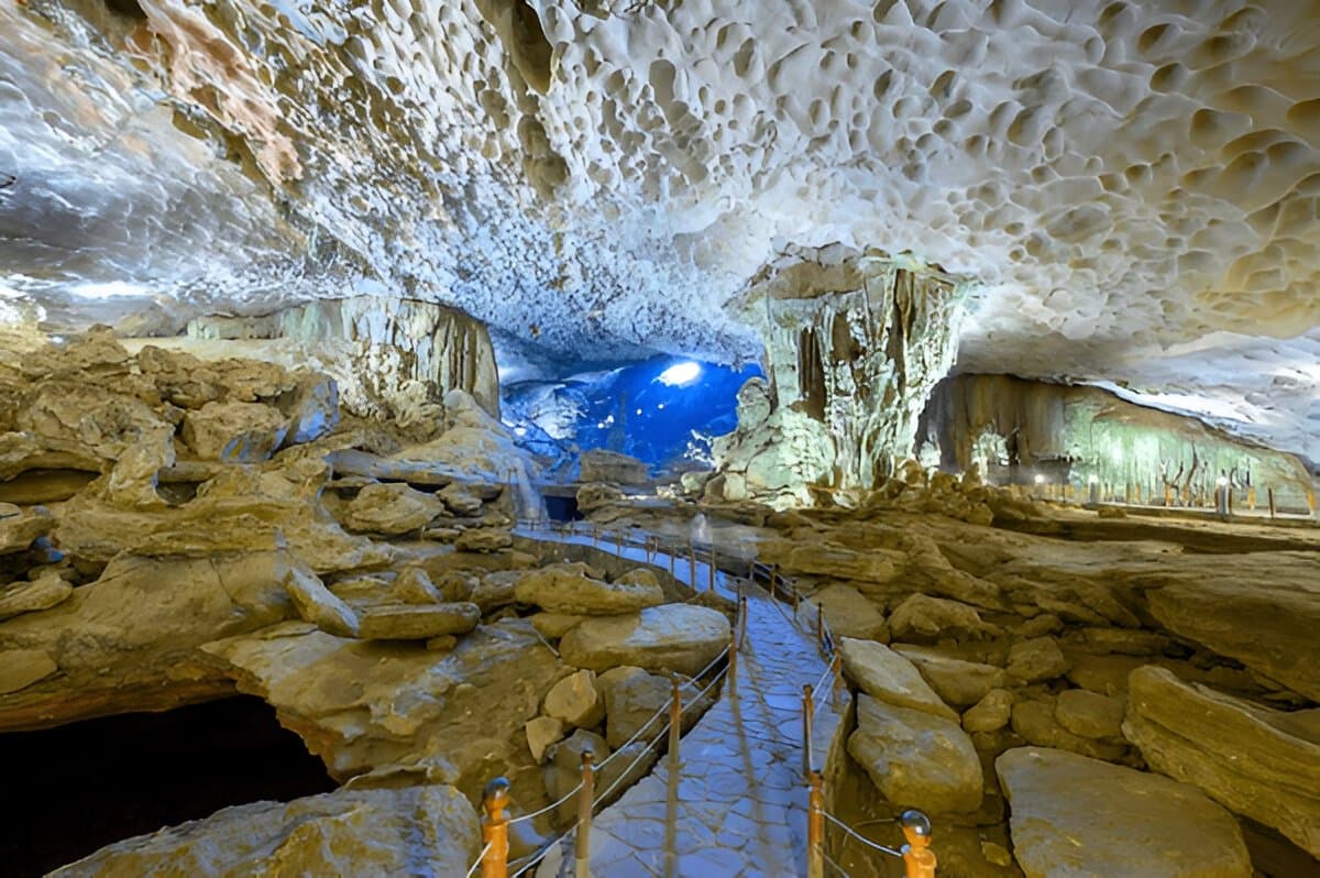 Sung Sot Cave
