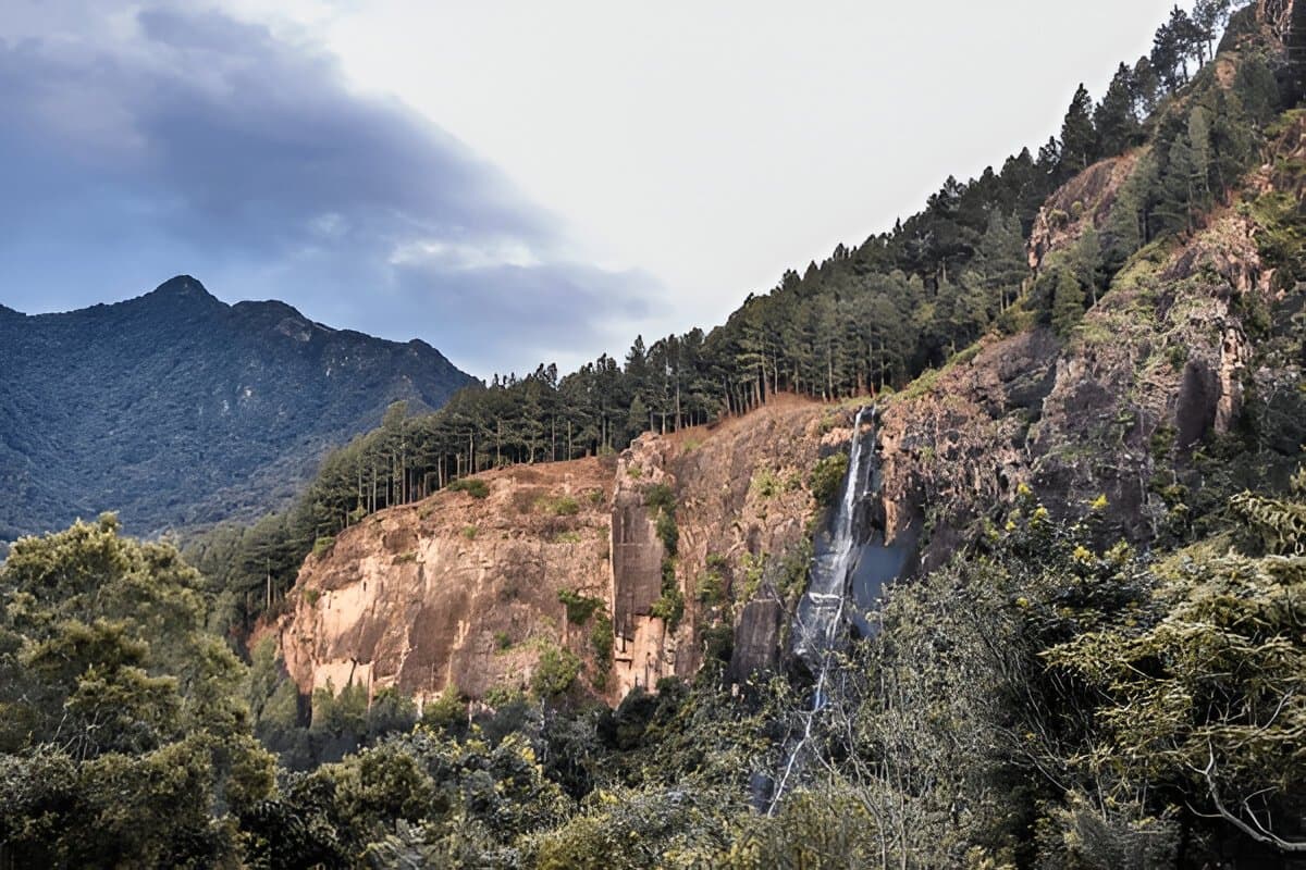 Bambarakanda Falls