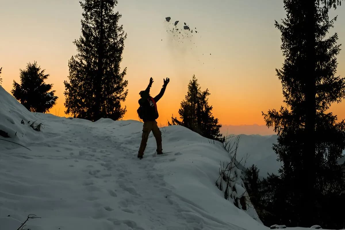 Skiing in Manali