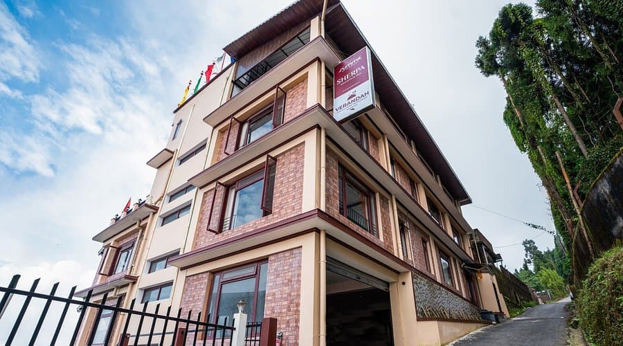 Summit Sherpa Mountain Inn