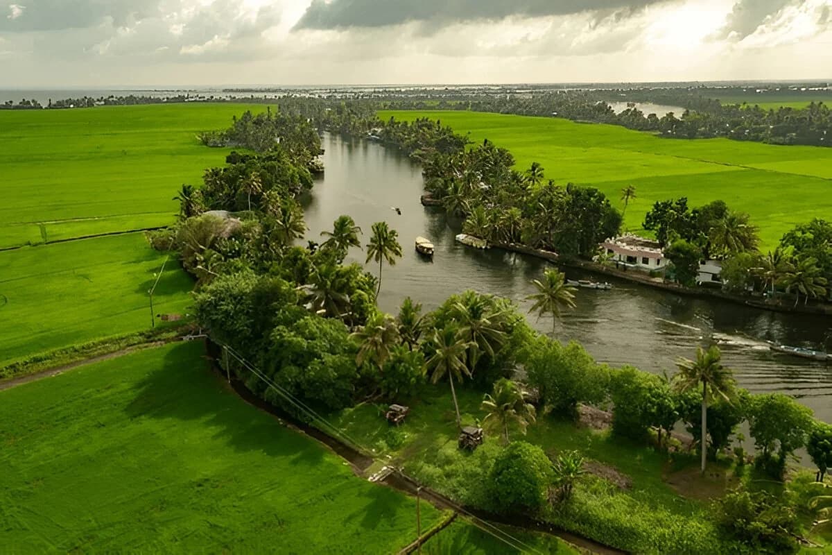 Places to Visit in Kerala with Family &#8211; Top 15 Destinations