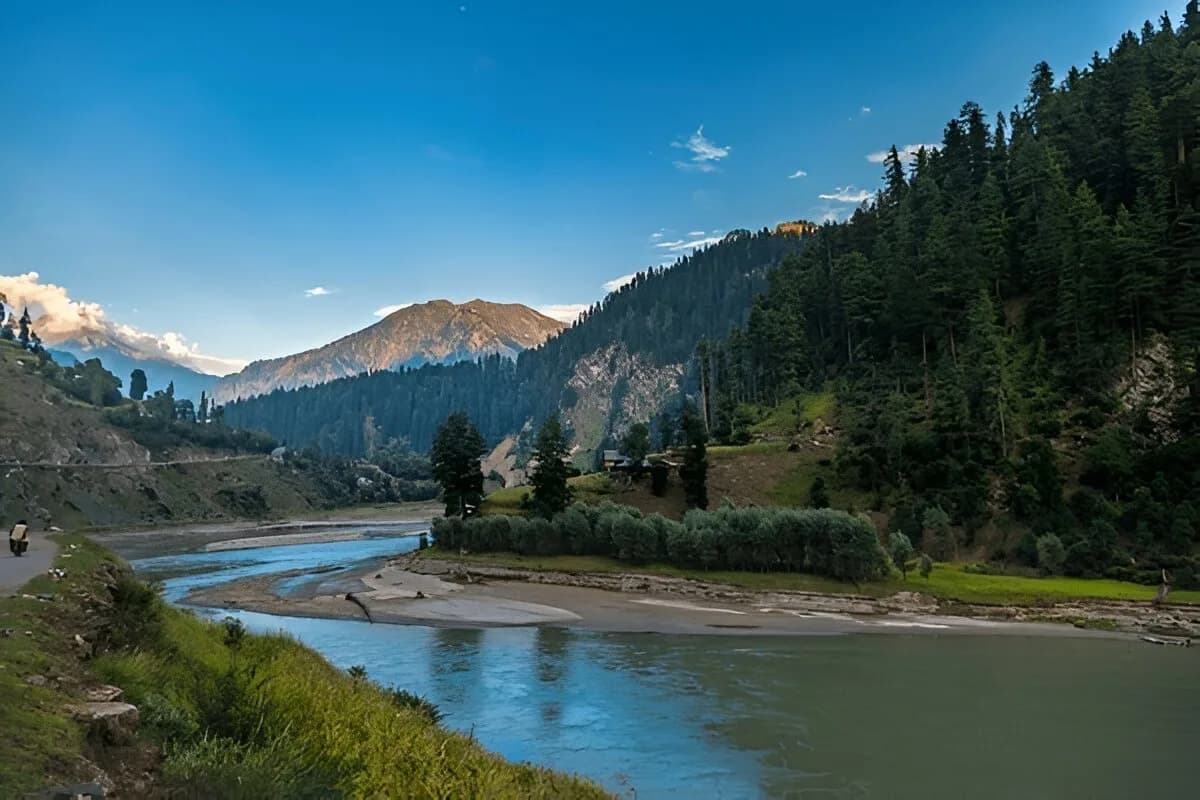 Kashmir in Summer: A Cool Escape to Heaven on Earth