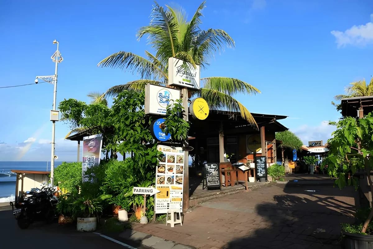 Entrance to the Seaweed Resto at Batu Bolong Beach in Canggu