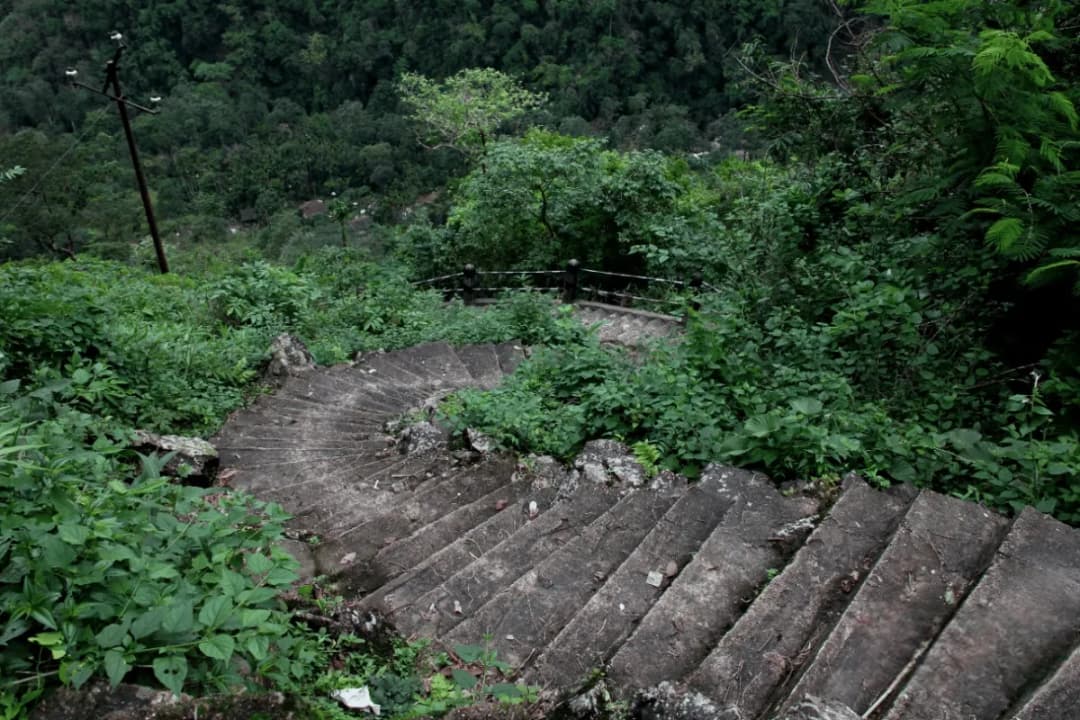 Long stair trek route