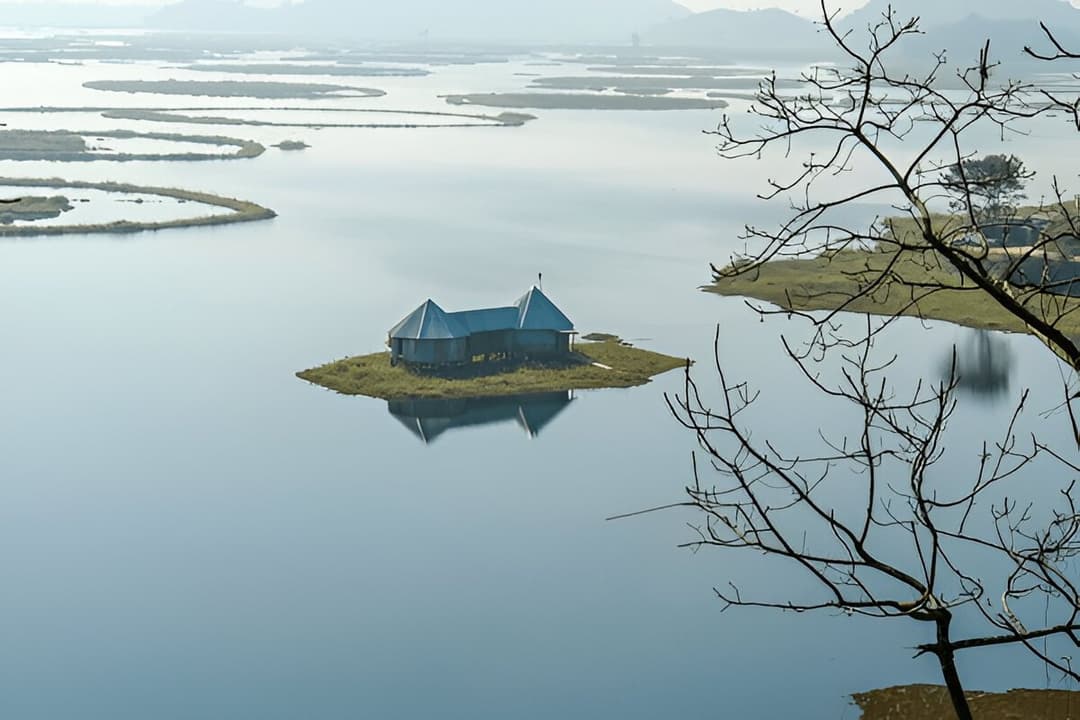 Phumdis and Floating Huts