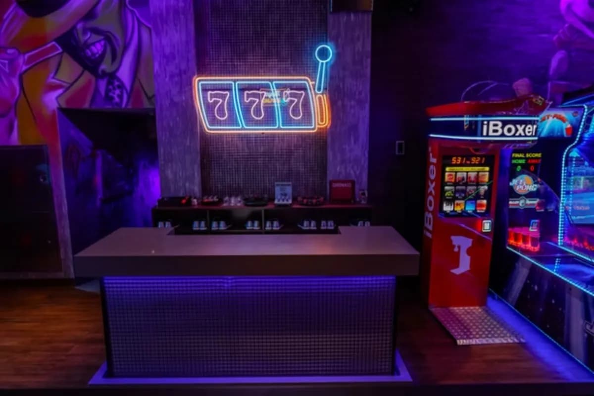 Triple 7 lounge