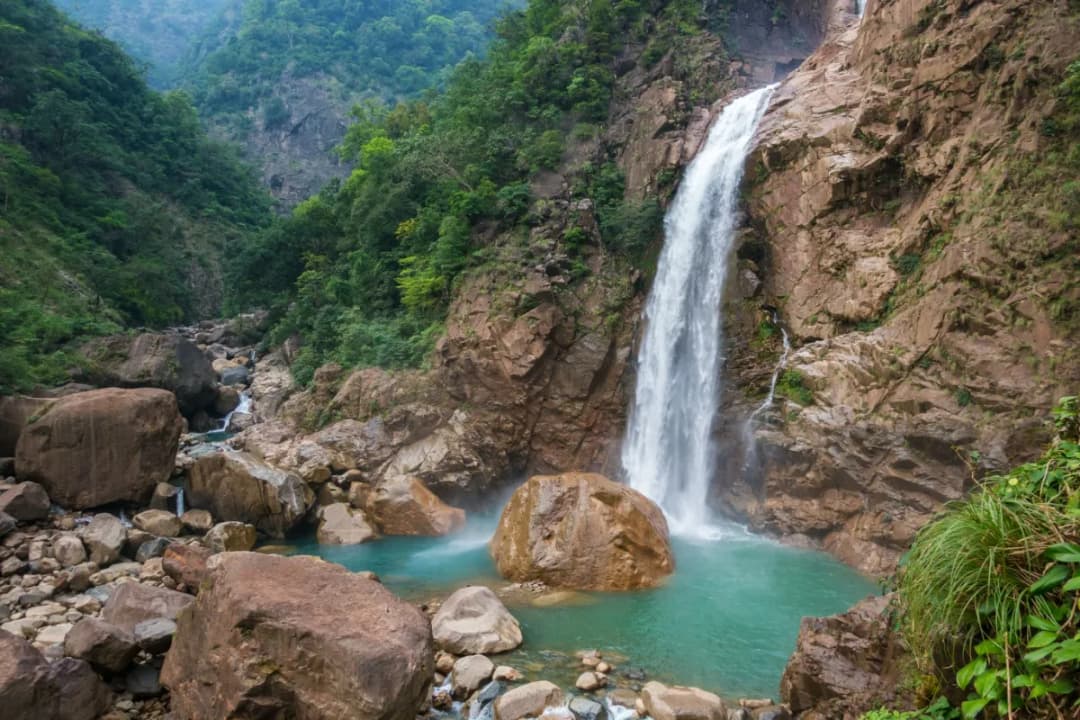 Rainbow Falls nearby