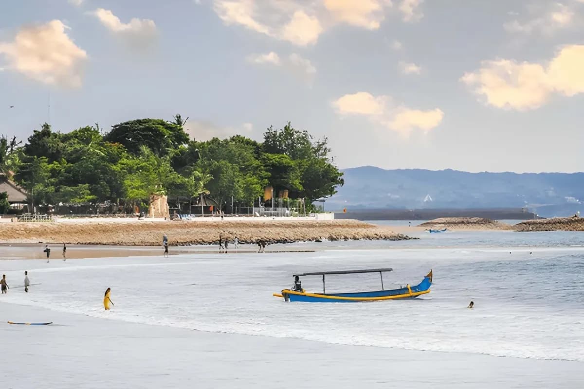A jukung, a traditional Balinese fishing boat