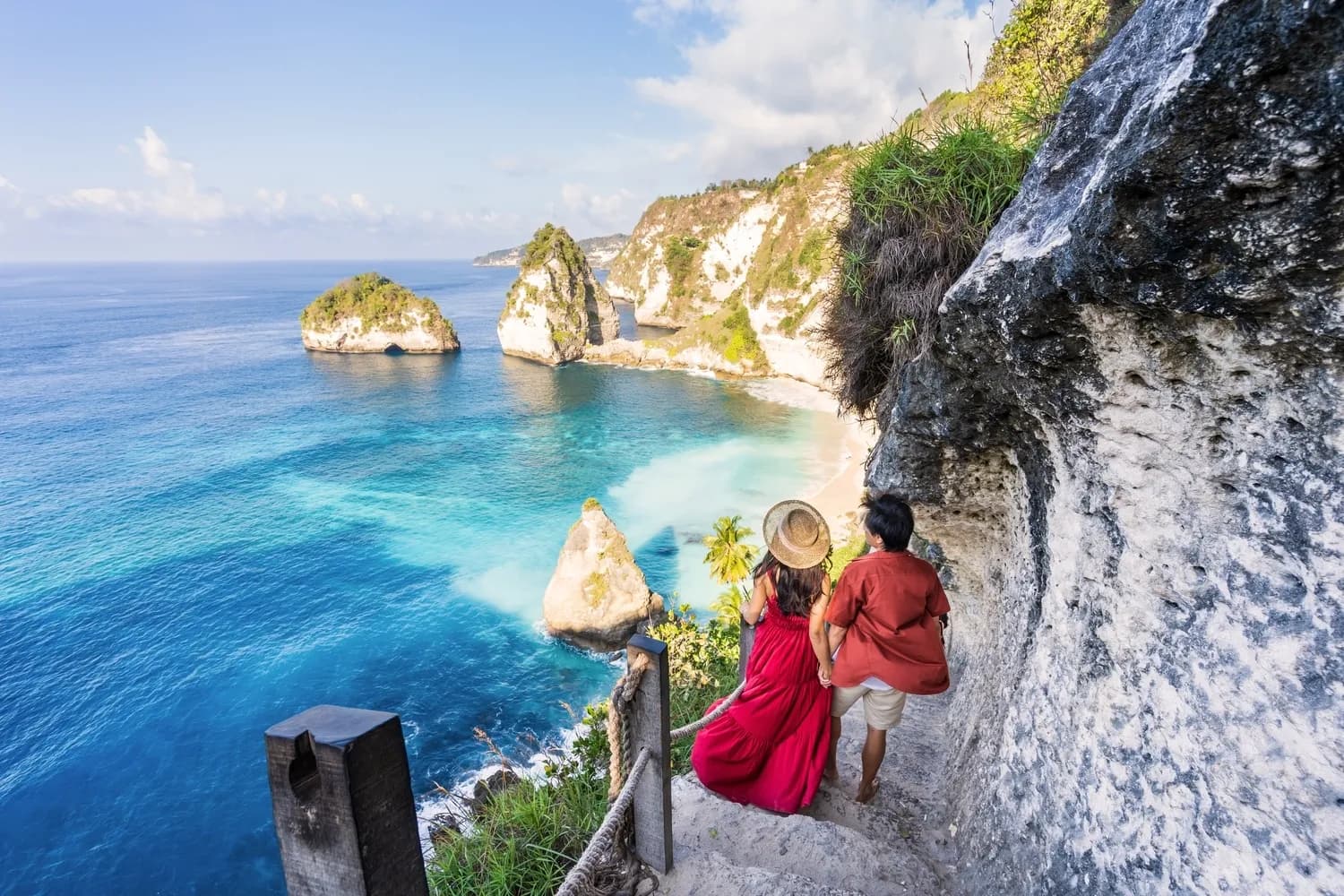Young couple traveler enjoying the view at diamond beach in Nusa Penida island