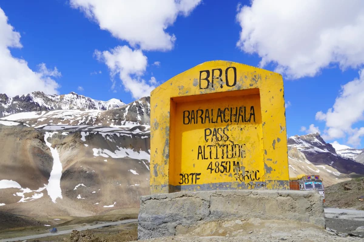turtle rock of baralacha pass in leh manali
