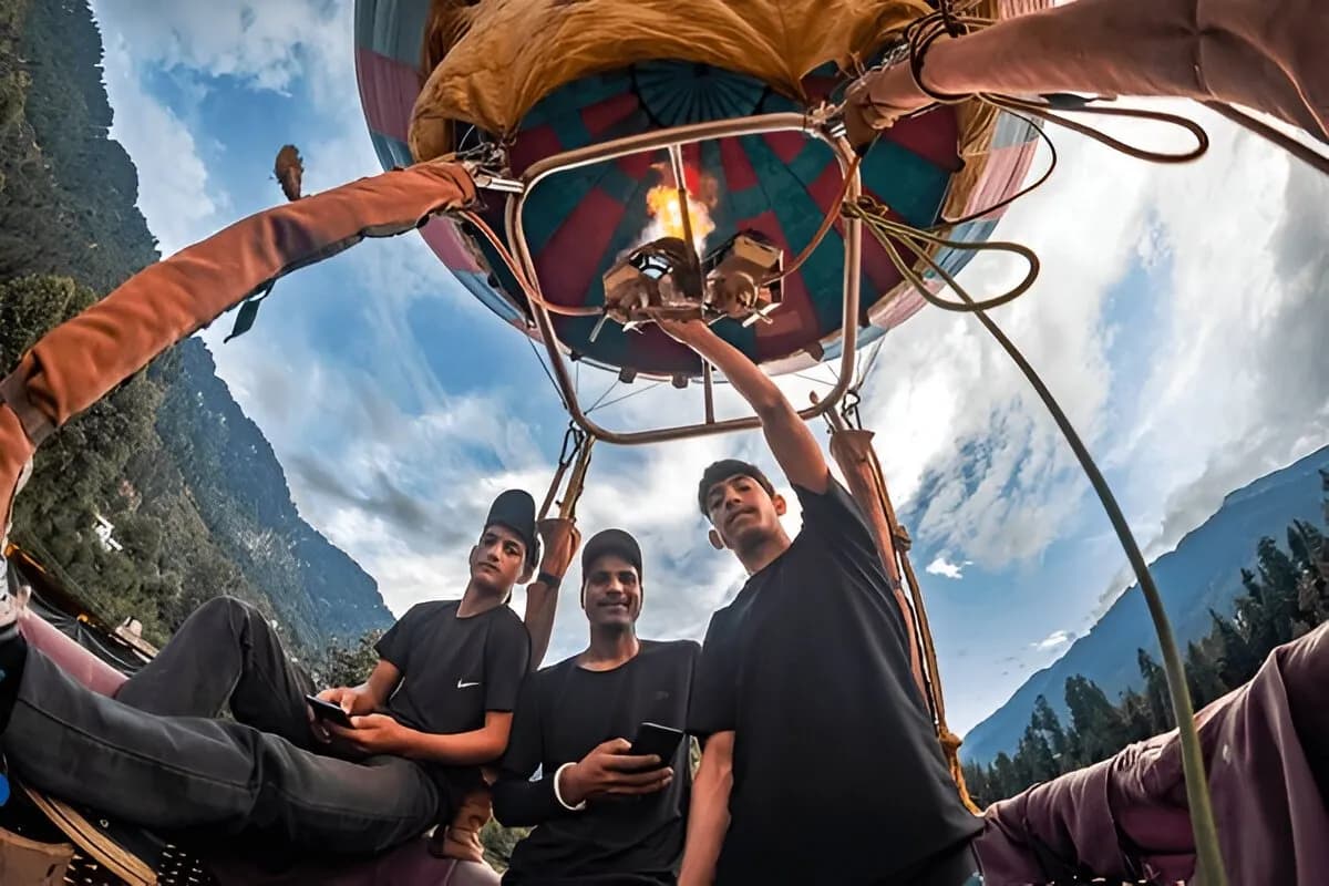 Hot air balloon in Manali