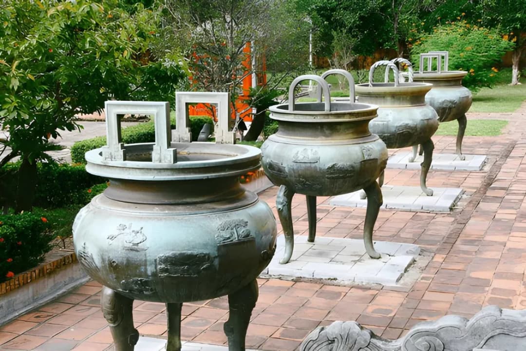 Nine Dynastic Urns
