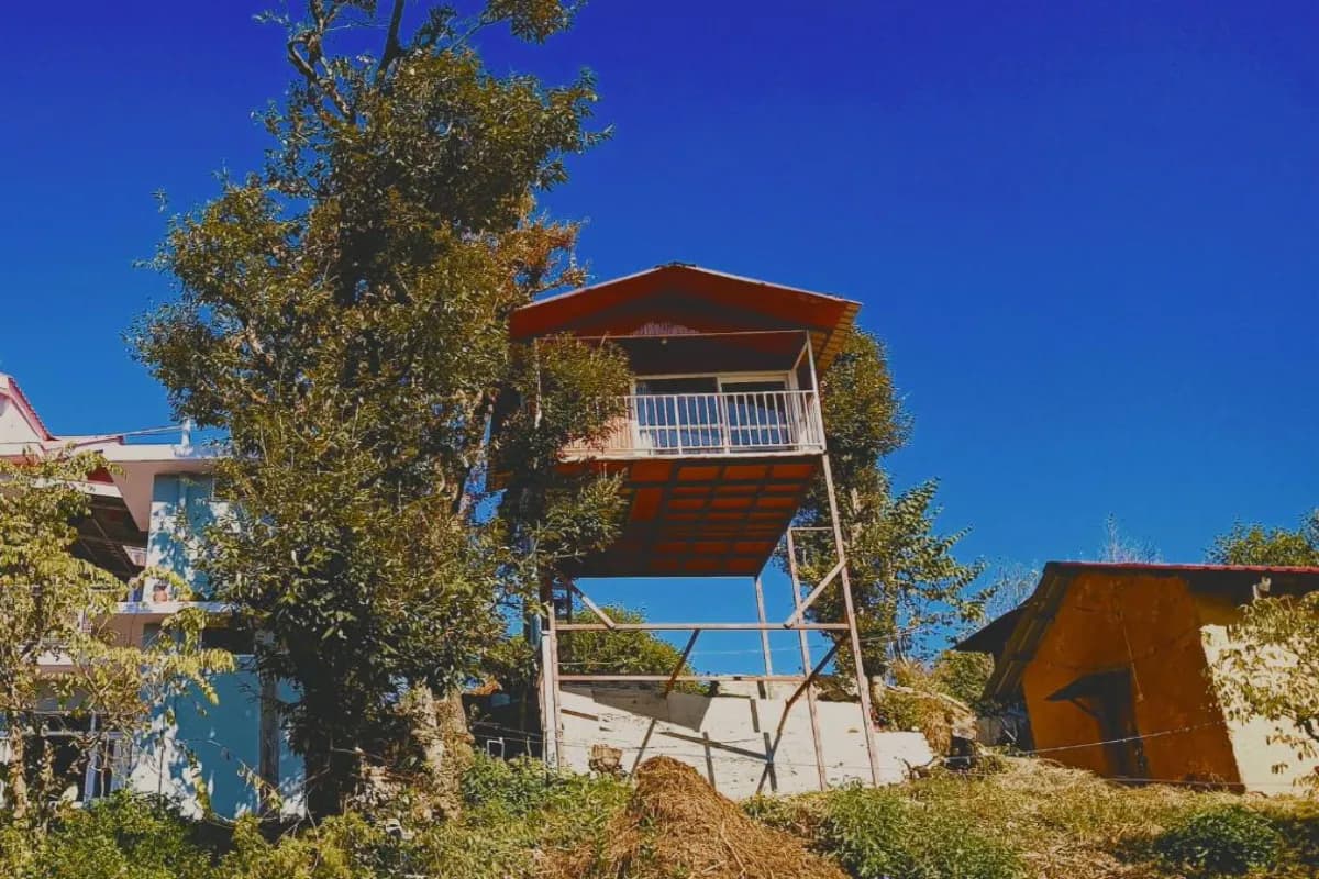 TREE HOUSE BY THE CITY ESCAPE