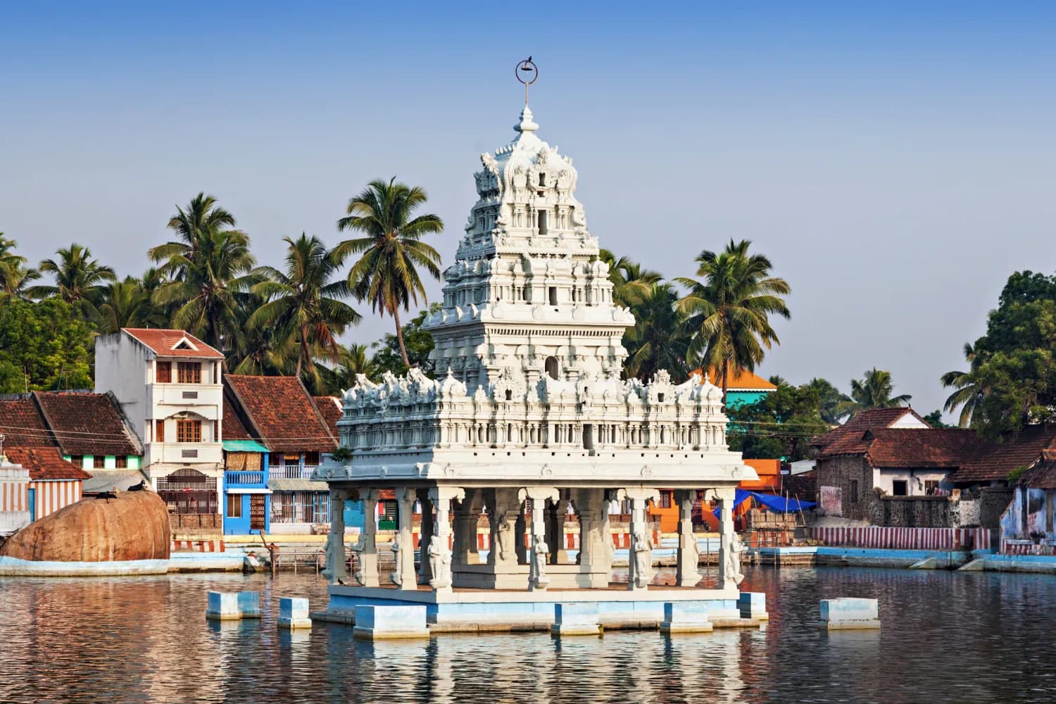 Explore Hills of Kerala Including Munnar & Thekkady