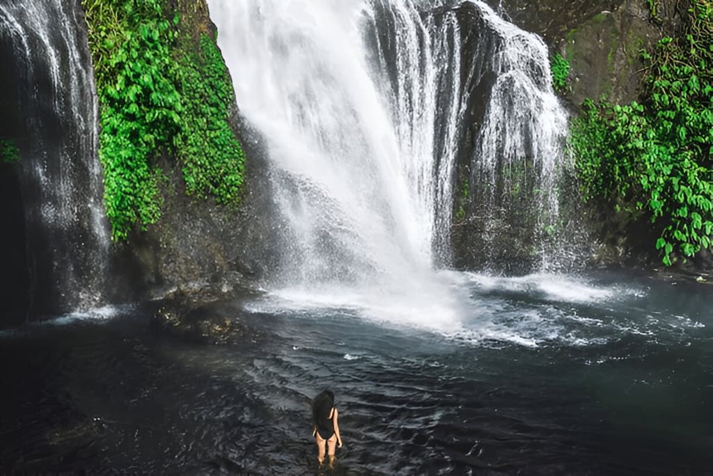 Shallow River Walk-In