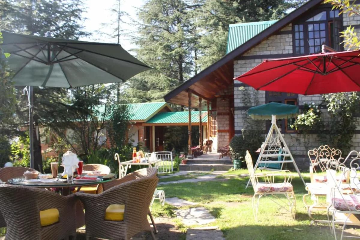 Mary’s Cottages & Cafe