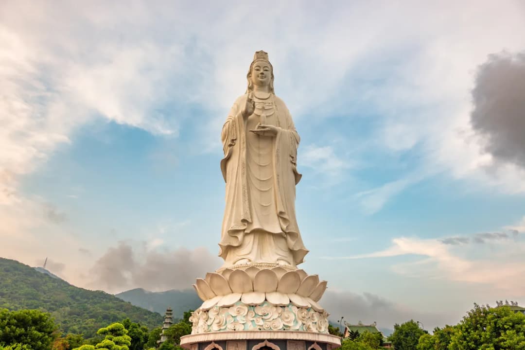 Lady Buddha Statue