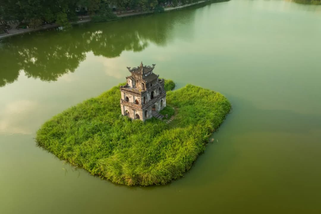 Hoan Kiem Lake Views