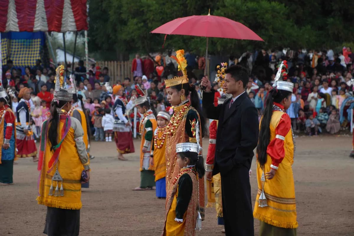 Local performaning in Nongkrem Festival