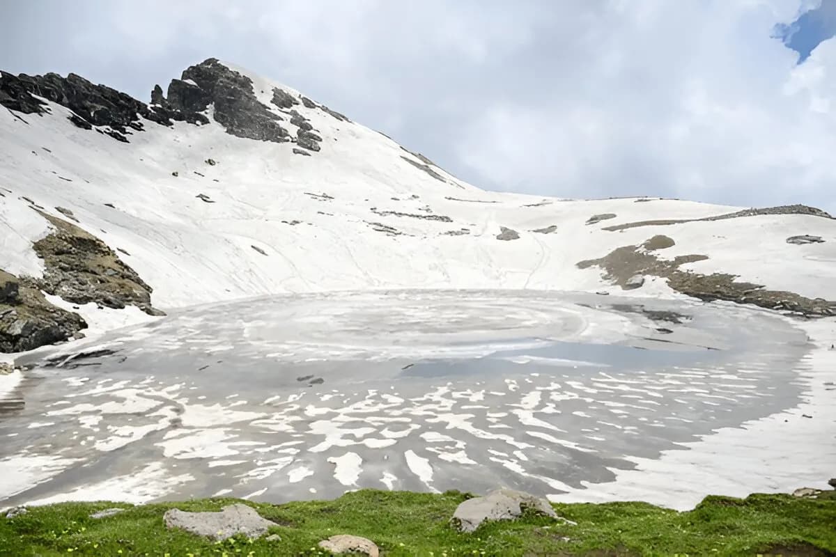Bhrigu Lake