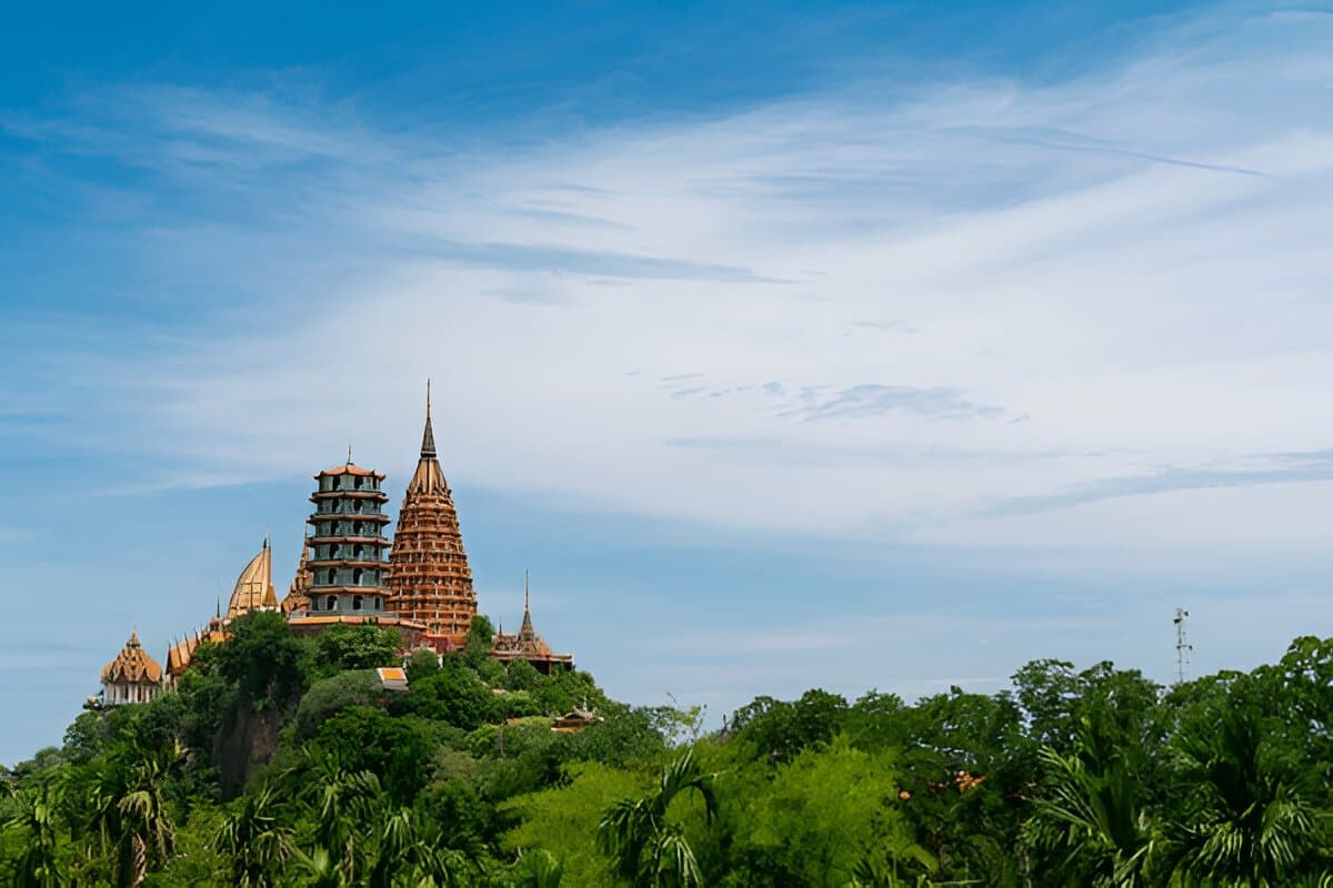 Wat Tham Suea