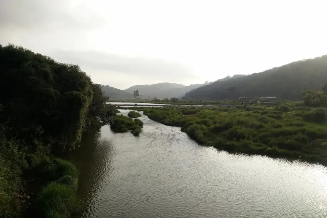 Syntu Ksiar River Bank