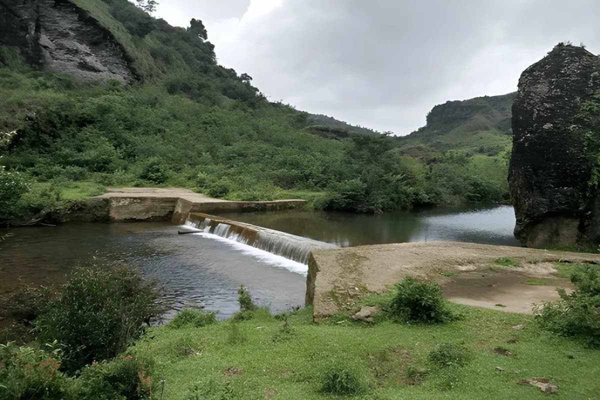 Trekking route on David Scott Trail in Meghalaya