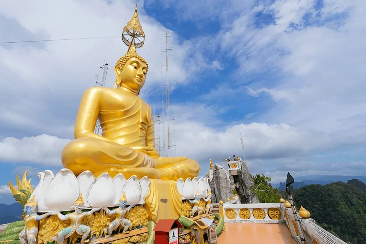 Wat Tham Suea