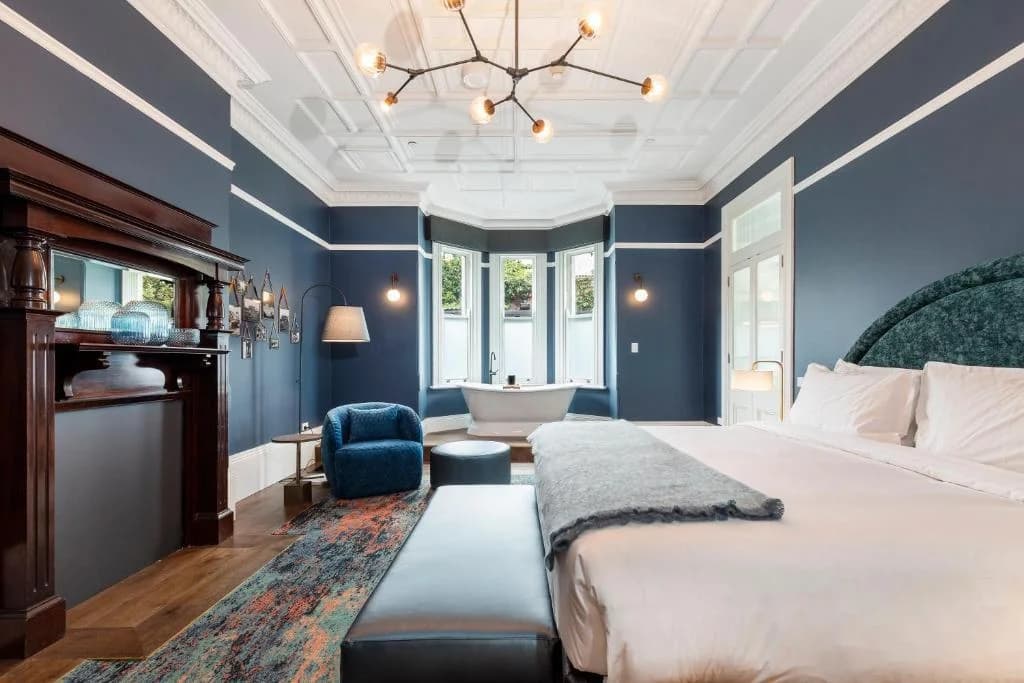 The Albert Hotel