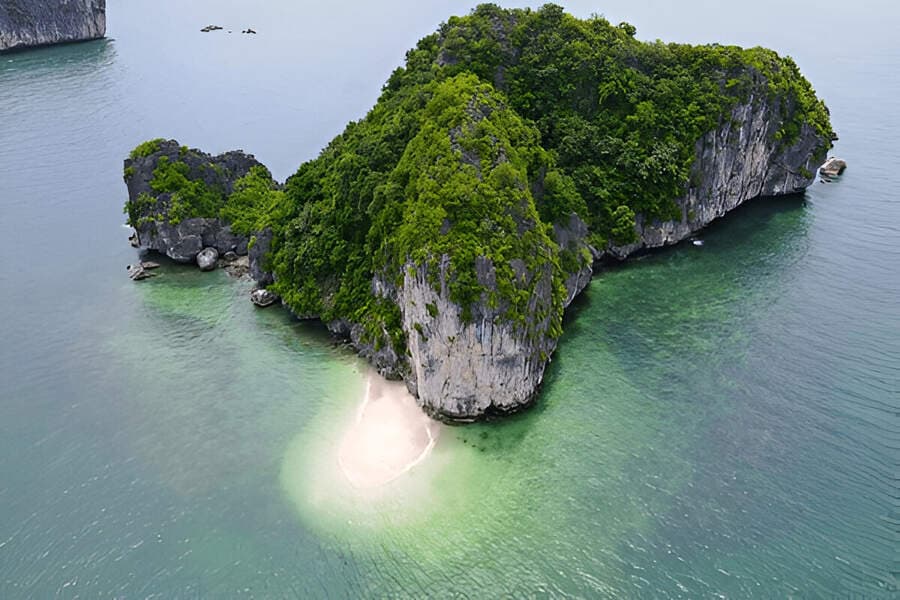 Hiking And Scuba Diving At Cat Ba Island