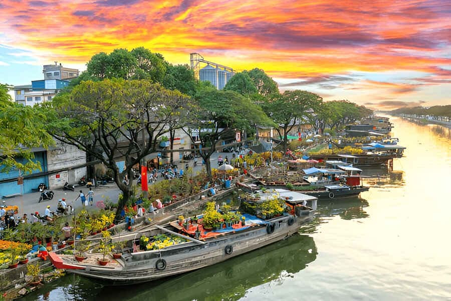 Visit Floating Markets of Vietnam