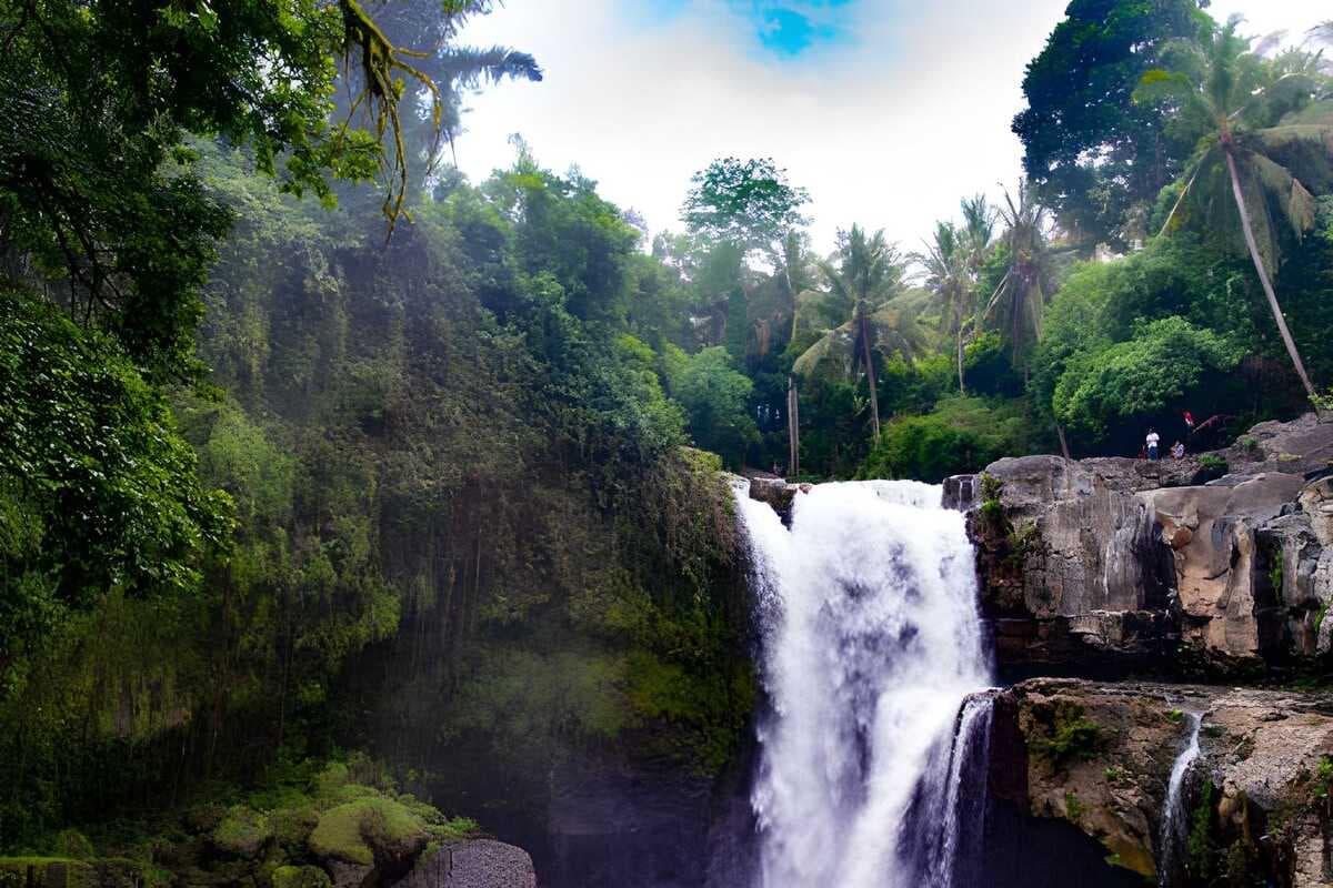 Tegenungan waterfall