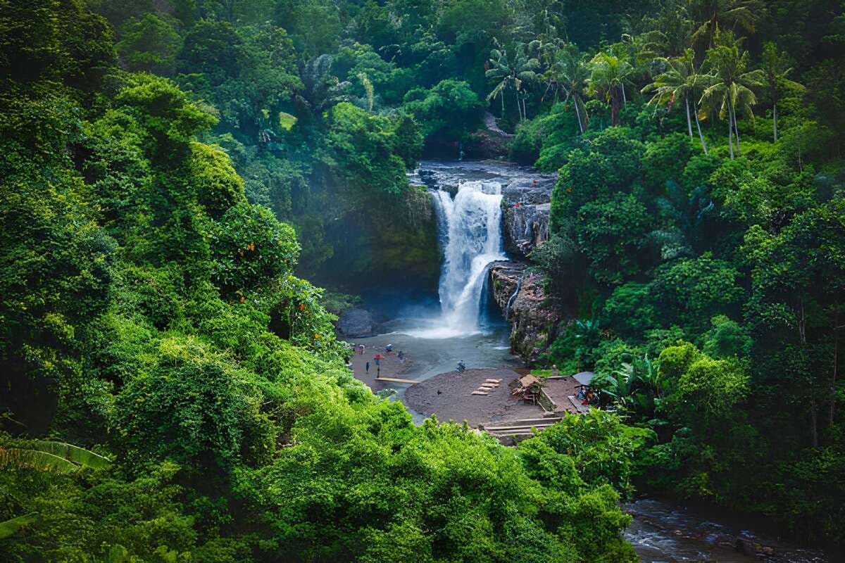 tegenungan waterfall