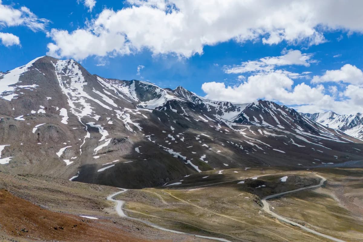 Baralacha Pass - Snow Clad Trail
