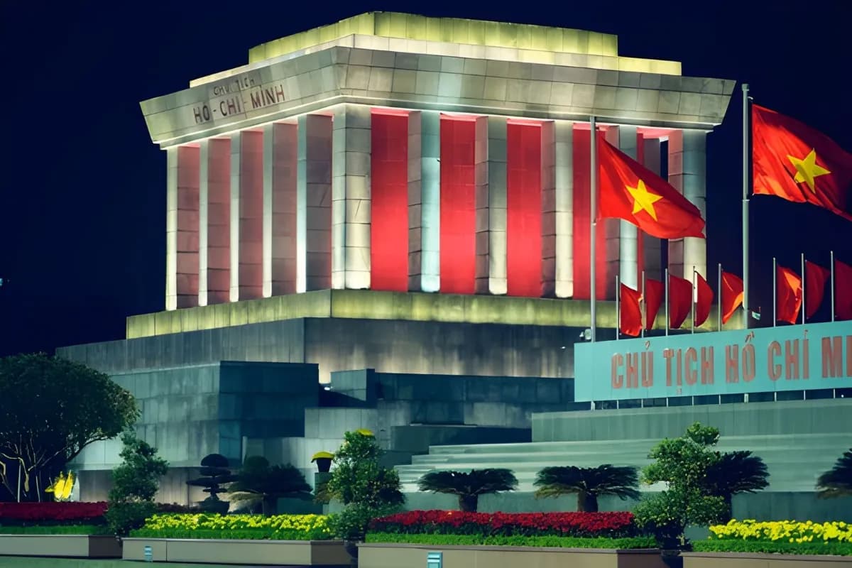 Night view of Ho Chi Minh Mausoleum