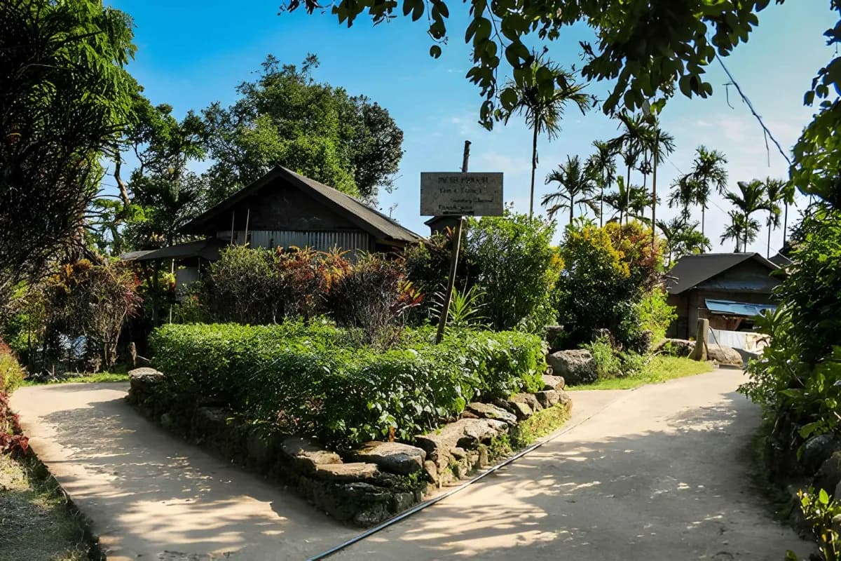 Mawlynnong Village