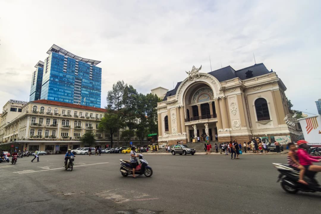 Dong Khoi Street Access